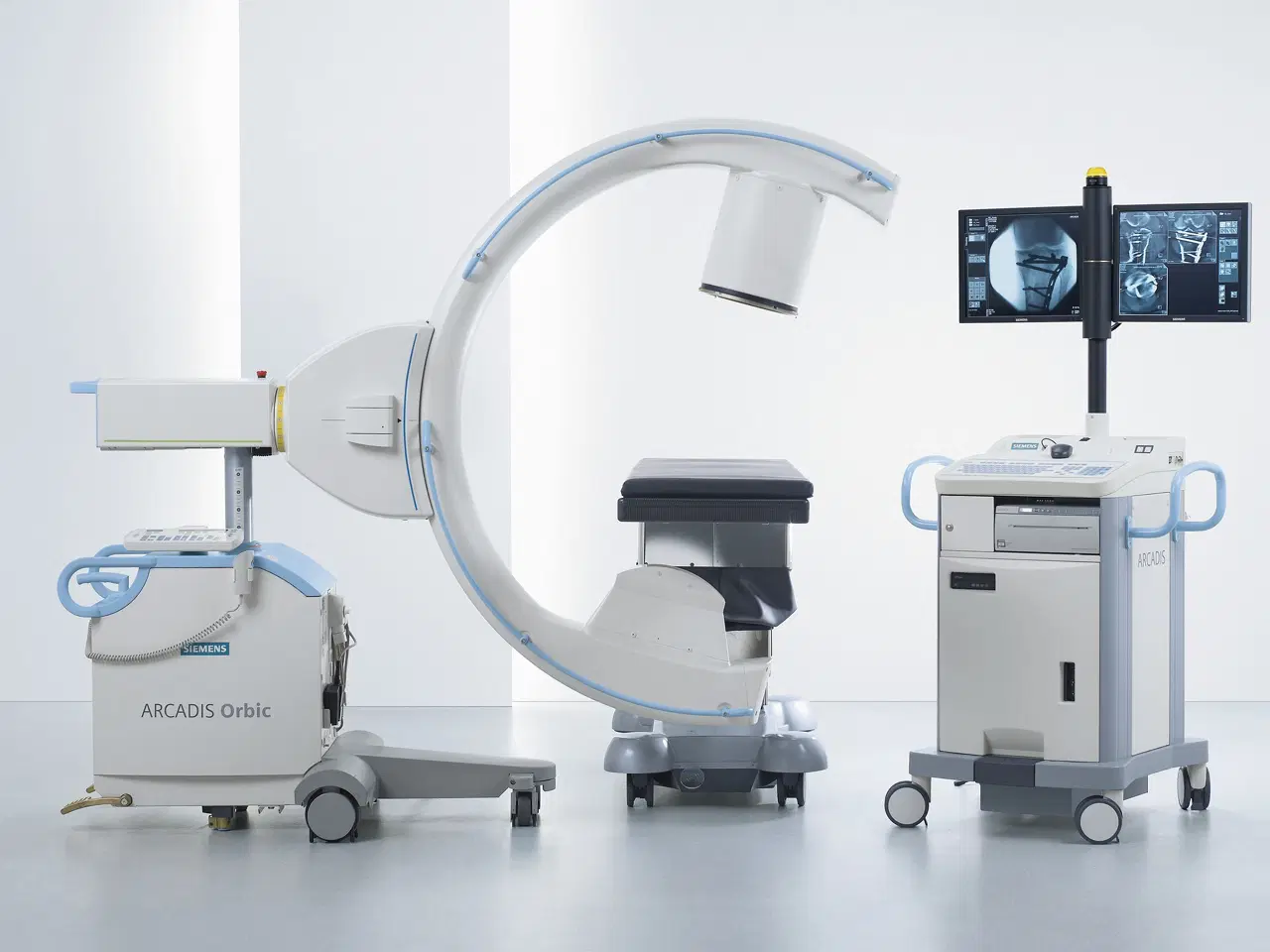 Arcadis Orbic (bao gồm cả phiên bản Arcadis Orbic 3D) là hệ thống chụp C-arm di động cao cấp của Siemens Healthineers, được thiết kế chuyên dụng cho phẫu thuật trong mổ